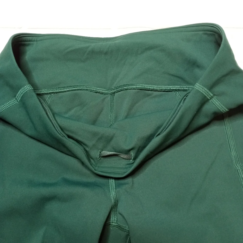 LULULEMON CROP LEGGINGS SIZE 6
